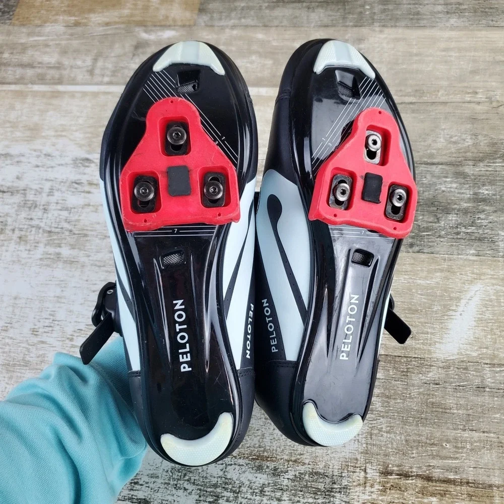 Peloton Womens Cycling Shoes Sz 8 - 8.5 Black Leather Round Toe Sneakers